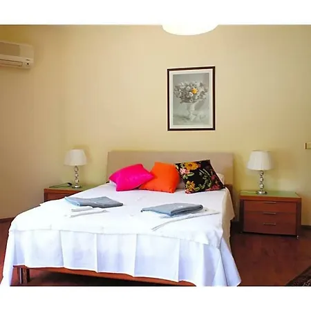 Вилла Sleeps 6 Pool Wifi *