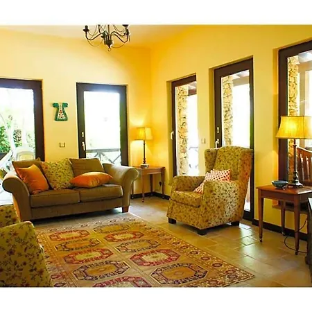 Sleeps 6 Pool Wifi Villa *