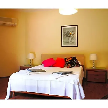 Sleeps 6 Pool Wifi Villa