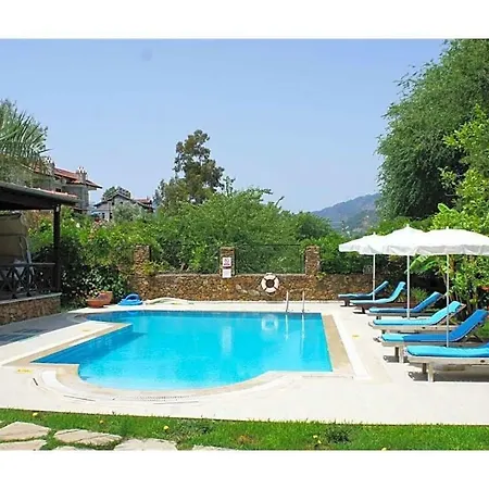 Villa Sleeps 6 Pool Wifi *